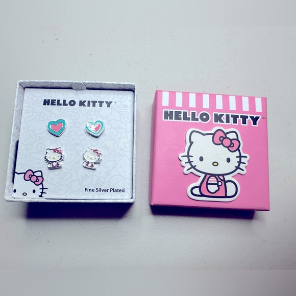 Hello Kitty Earrings - Picture 2 of 3